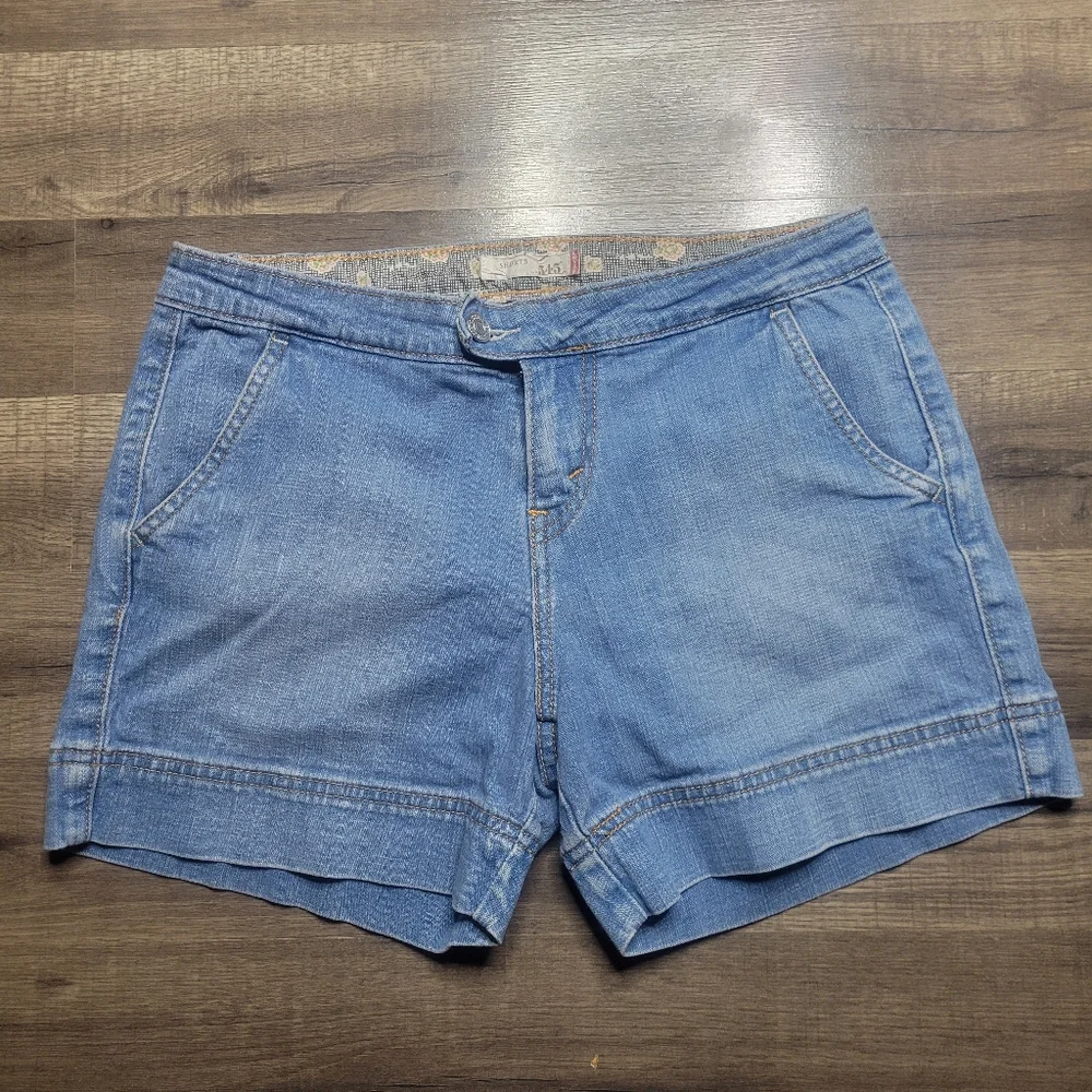 Women's 2007 Levi's 545 Denim Jean Shorts Snap Flap Pocket Sz 6 - Picture 1 of 6